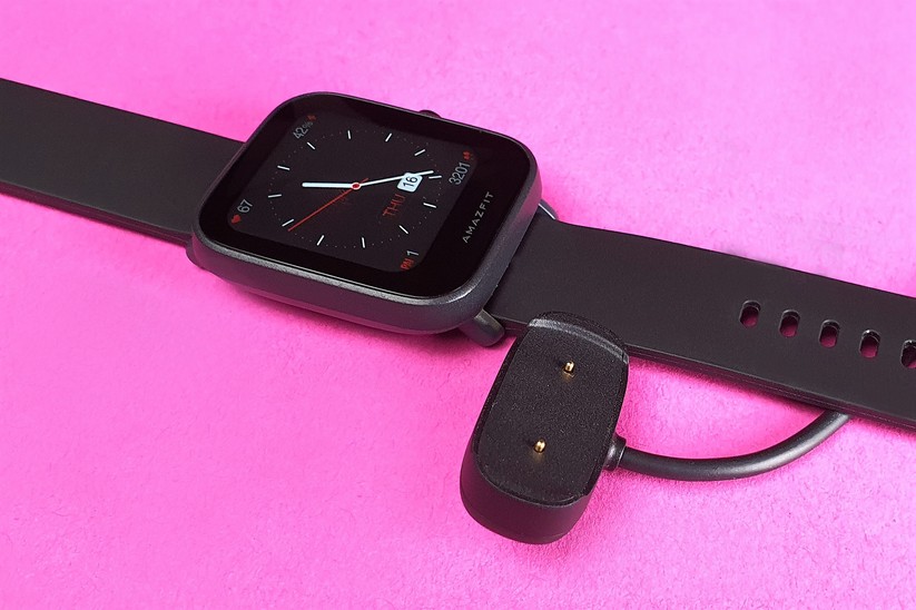 Amazfit Bip U: Wird der Akku nicht allzu stark belastet, hält dieser bis zu 14 Tage am Stück durch.