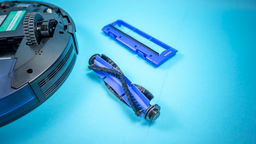Ausgebaute Walzbürste des Robovac 30C