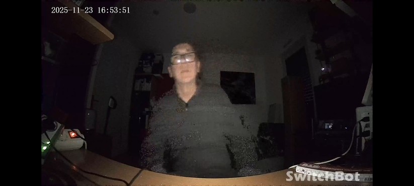 Die Videoaufnahmen könnten besser sein. In heller Umgebung ist die Bildqualität noch halbwegs o.k., bei Dunkelheit wird das Bild schnell grobkörnig und Bewegungen werden nur verzögert dargestellt.