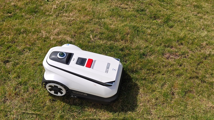  Dank eines Dual-Lidar-Navigationssystems kommt Ecovacs’ Spitzenmodell ohne Satellitennavigation und Begrenzungsdraht aus. 