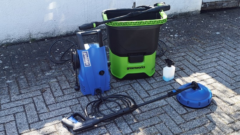 Die Hochdruckreiniger Greenworks GDC40 und Scheppach HCE1450. 