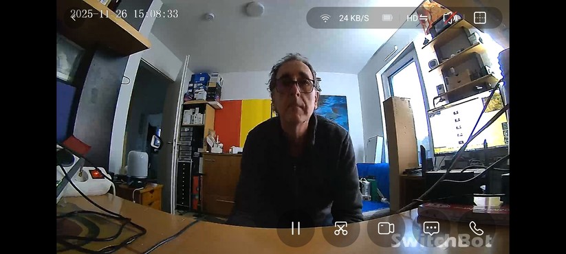 Die Videoaufnahmen könnten besser sein. In heller Umgebung ist die Bildqualität noch halbwegs o.k., bei Dunkelheit wird das Bild schnell grobkörnig und Bewegungen werden nur verzögert dargestellt.