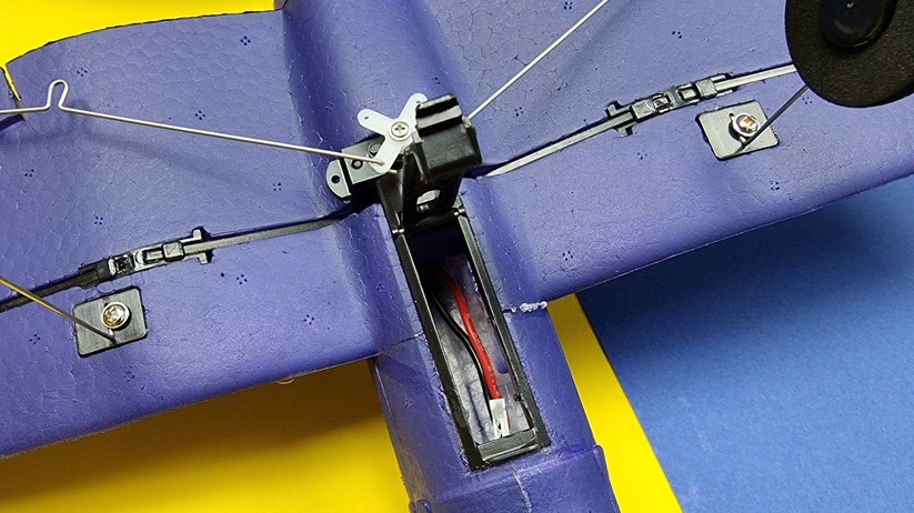 RC-Flugzeuge: F4U corsair und P51 Mustang