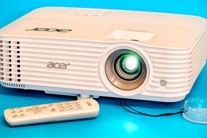 Acer H6815BD im Test: sehr heller und scharfer 4K-Beamer ab 710 Euro