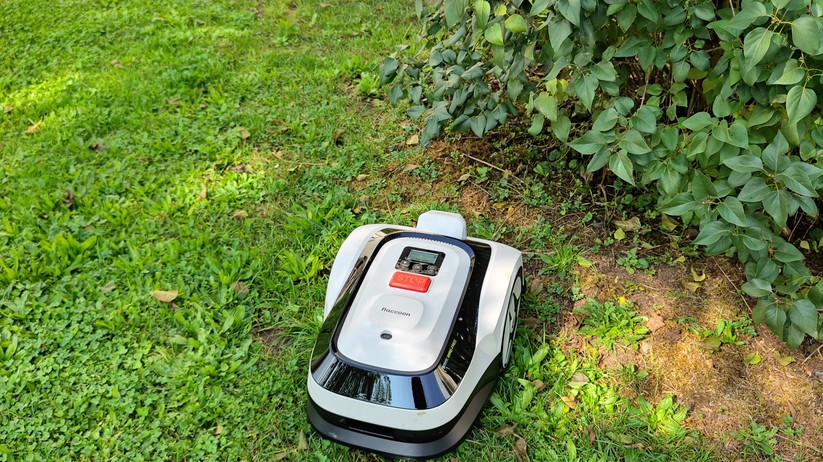 Roboup Raccoon 2 SE: Günstiger Mähroboter ohne Begrenzungskabel für Gärten mit festen Grenzen