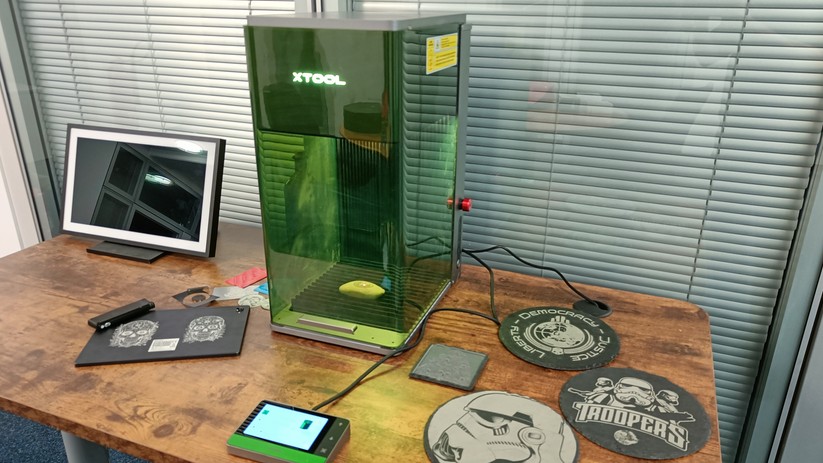 Dank Schutzscheibe und automatischer Abschaltung ist der Xtool F1 Ultra sicher. 