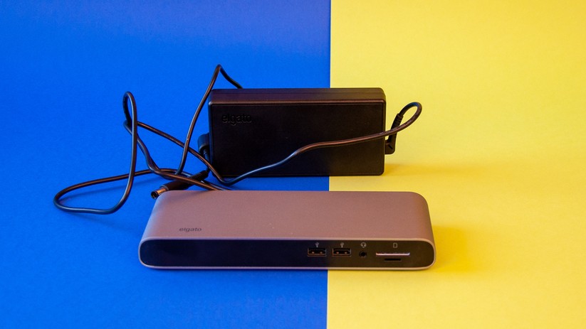 Das Netzteil ist fast so groß wie das Dock und wiegt 150 g mehr. 