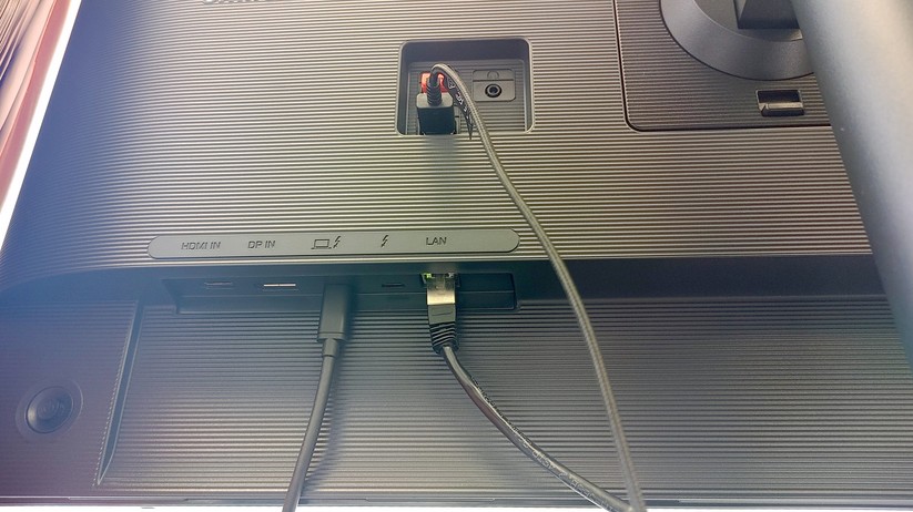 Über den zweiten USB-C-Anschluss könnte man einen weiteren USB-C-Monitor anschließen. 