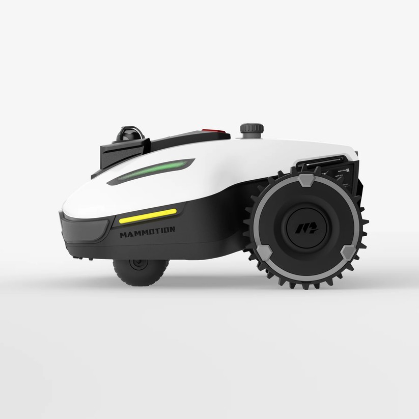 Der Yuka Mini 2 1000 (2026) ist für eine Rasengröße von 1000 m² geeignet. Er navigiert mithilfe von Lidar und befährt dank seiner kompakten Bauform auch enge Wege mit einer Breite von 55 cm. Seine Schnittbreite beträgt 19 cm. Statt 1299 Euro kostet der Yuka Mini 2 1000 nur 1099 Euro (-15 %).