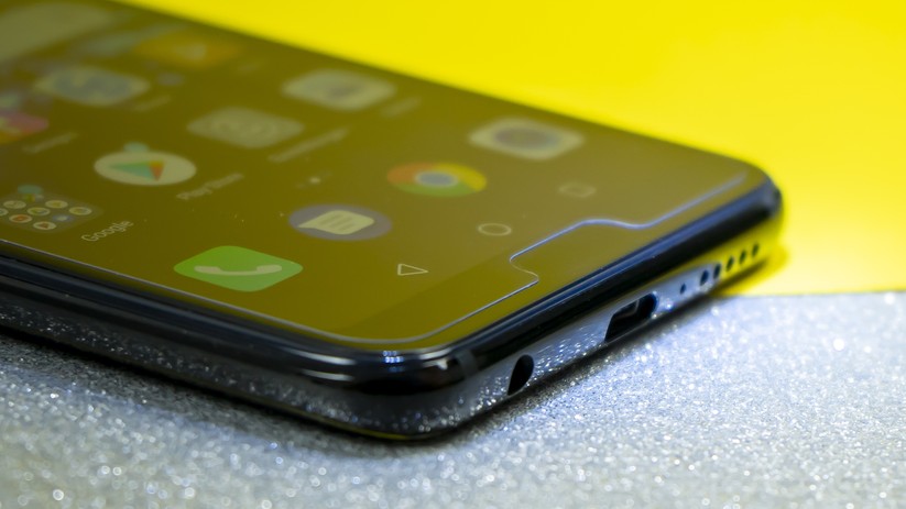 Der Fingerabdrucksensor beim Honor 10 sitzt unter dem Schutzglas.