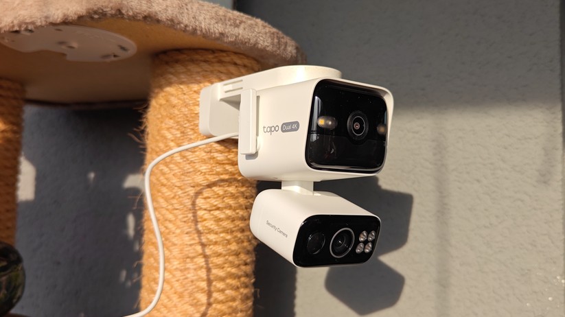 TP-Link Tapo C675D: 4K Solar-Überwachungskamera mit Dual-Objektiv (festes Ultra-Weitwinkel + schwenkbares Teleobjektiv), 169° Ultra-Weitwinkel für weniger tote Winkel, 360° schwenkbares Objektiv mit Auto-Tracking und Zoom, Solarbetrieb mit 10.000 mAh Akku, Starlight Farb-Nachtsicht, KI-Erkennung von Personen, Fahrzeugen & Haustieren, 24/7 kontinuierliche Aufnahme, IP65 wetterfest mit smarter Abschreckung. In Verbindung mit H500 auch Gesichtserkennung.