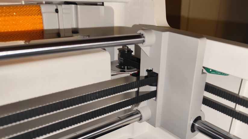 xTool M2 – Die Mechanik läuft sauber und macht im Test einen zuverlässigen Eindruck.