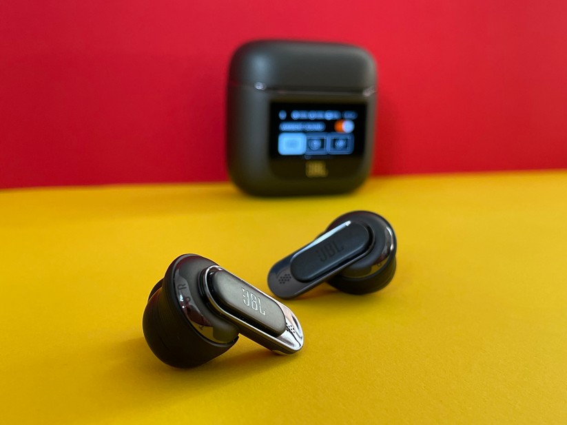JBL Tour Pro 2