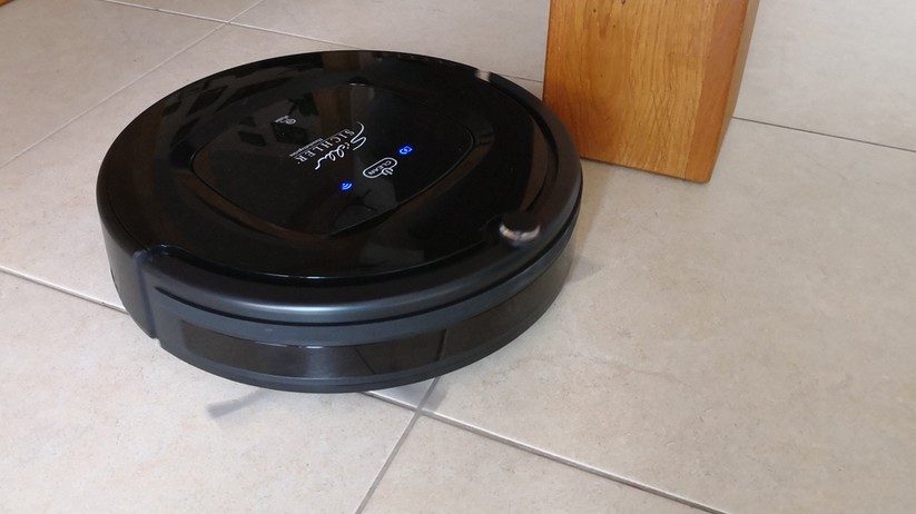 Hindernisse umkreist der Roboter in einem engen Radius.