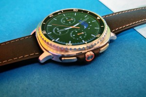  Robuste und große Smartwatch mit Lünette
