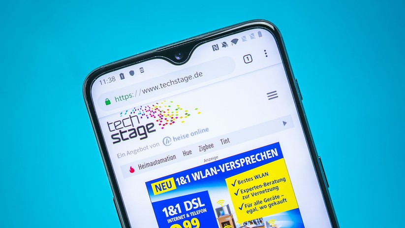 Das Display hat eine Einkerbung, worin die Kamera sitzt