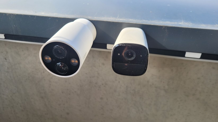 Auch die Eufy Cam 2 bietet eine magnetische Halterung.