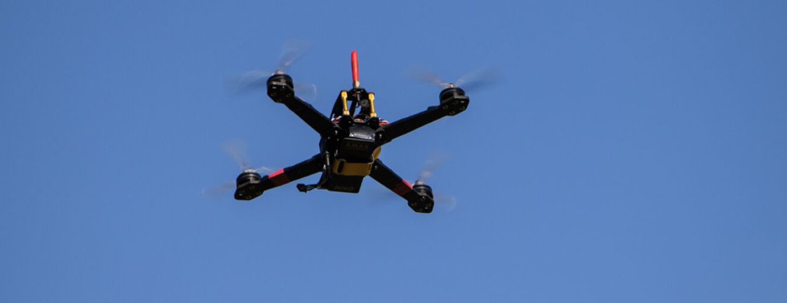 FPV-Drohnen: Multicopter mit Brille und Kamera