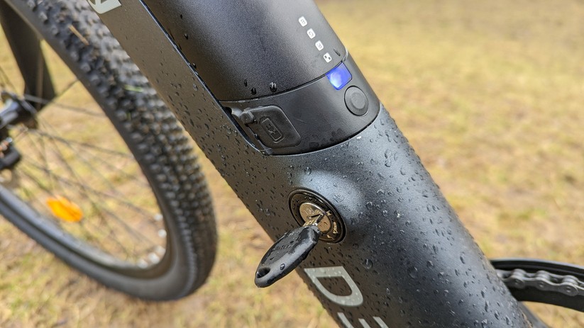 E-Bike-Akkus sitzen meist entweder am Gepäckträger, auf dem Rahmen oder sie sind im Rahmen integriert. Käufer sollten darauf achten, dass man ihn entnehmen kann wie hier bei Ado D30C.