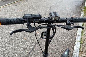 Handle Grip von Zametter im Test: Blinker für E-Scooter einfach nachrüsten