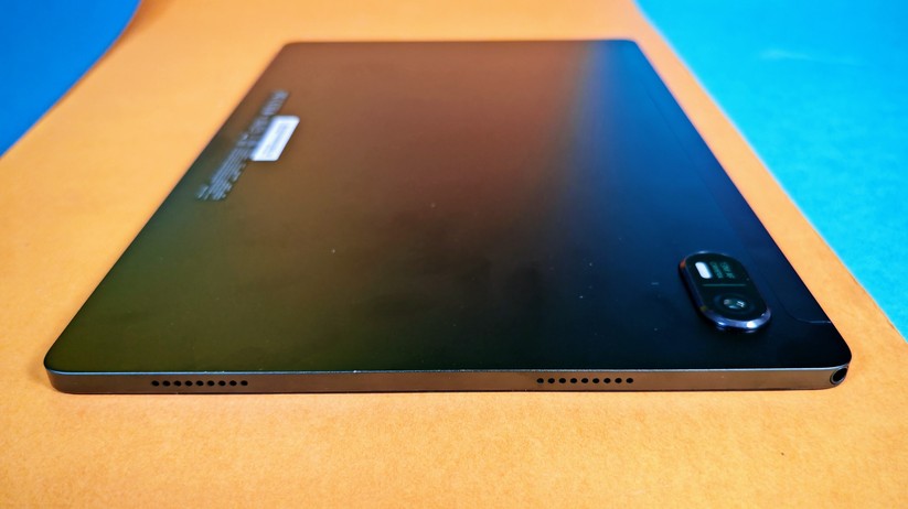 Acer Iconia X12: Rückseite aus Metall