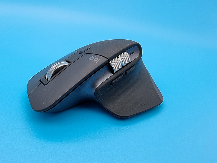 Ergonomisch geformte Office-Mäuse entlasten die Hand, Gelenke und Schultern.