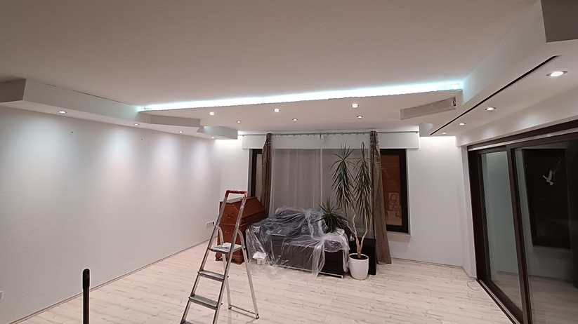 DIY Heimkino mit Beamerlift und Motorleinwand