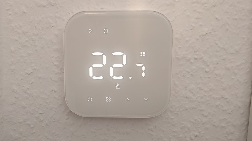 Meross MTS215B: Elegantes WLAN-Thermostat für wassergeführte Fußbodenheizungen mit Matter-Unterstützung