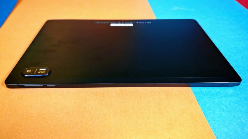 Acer Iconia X12: Rückseite aus Metall
