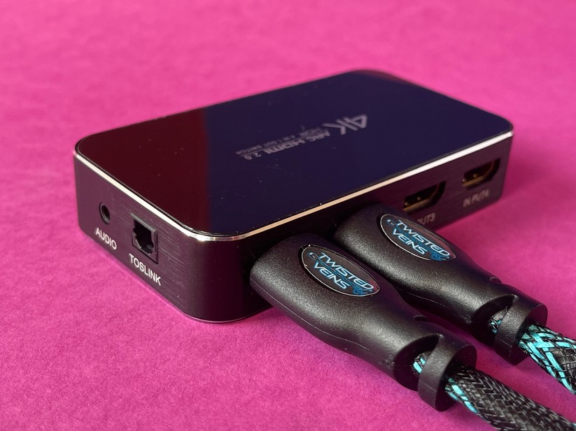 Dieser günstige HDMI-Umschalter hat vier Eingänge, einen HDMI-Ausgang und bietet das Audio-Signal zusätzlich analog per Klinke und digital per SP/DIF an.