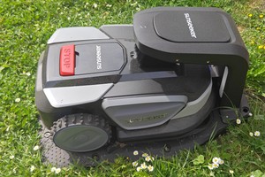 Mähroboter Sunseeker S4 bis 1000 m² im Test: Nicht der schnellste, dafür präzise 