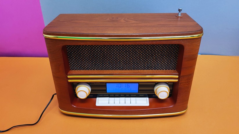Retro-Radios und Bluetooth-Lautsprecher