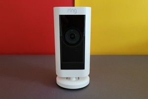 Überwachungskamera Ring Stick Up Cam Pro im Test