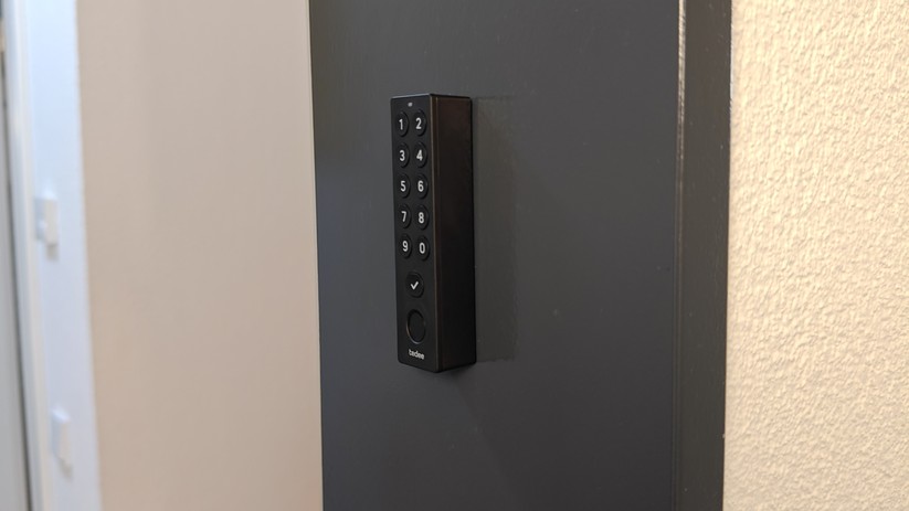 Tedee Keypad Pro mit Fingerabdrucksensor