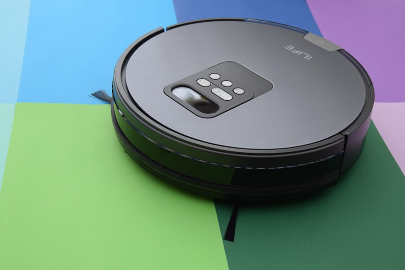 Der iLife V80 putzt und saugt. 
