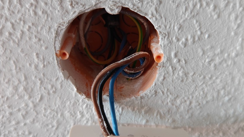 Eberle UTE-3500: Smartes Thermostat für wassergeführte Fußbodenheizungen. Dank Matter-Unterstützung kann es von vielen Smart-Home-Zentralen gesteuert werden.