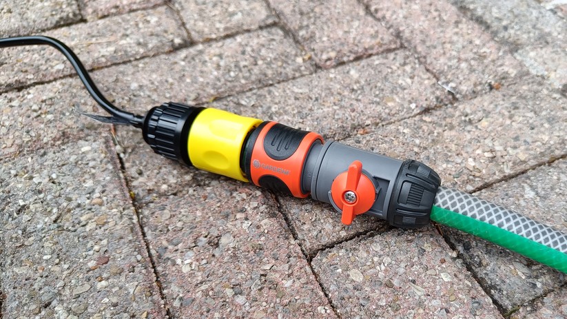 Das Regelventil für den Gartenschlauch ermöglicht einen individuellen Wasserdruck.