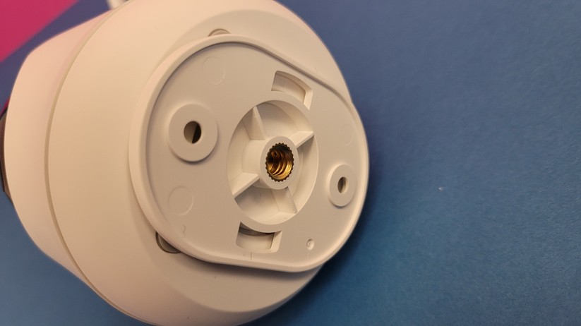 Die Halterung bietet außerdem ein Stativgewinde.