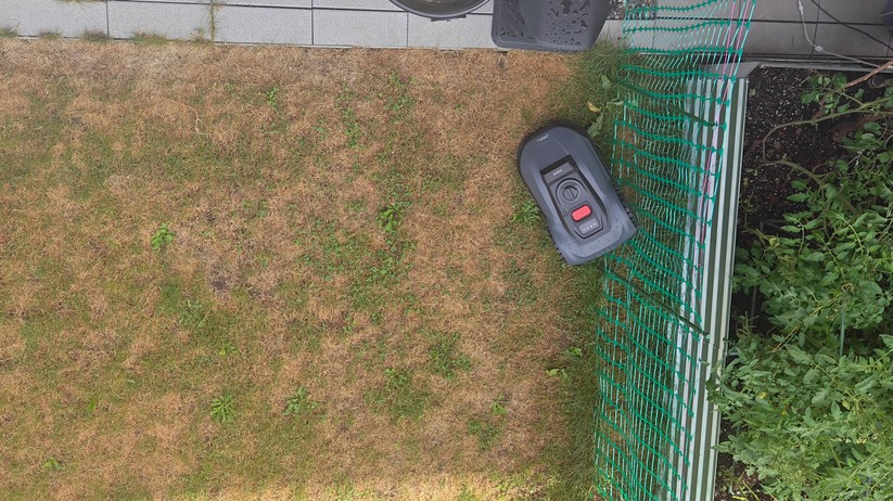 Natural Expression Performance 7: Kamerabasierter Mähroboter für Flächen bis 500 m² und einer Schnittbreite von 18 cm.