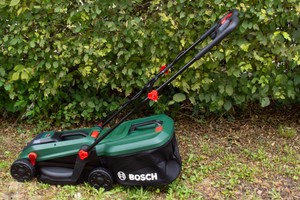 Bosch Rotak 18V-32 im Test: Starker Akku-Rasenmäher mit Mulchfunktion für 155 €