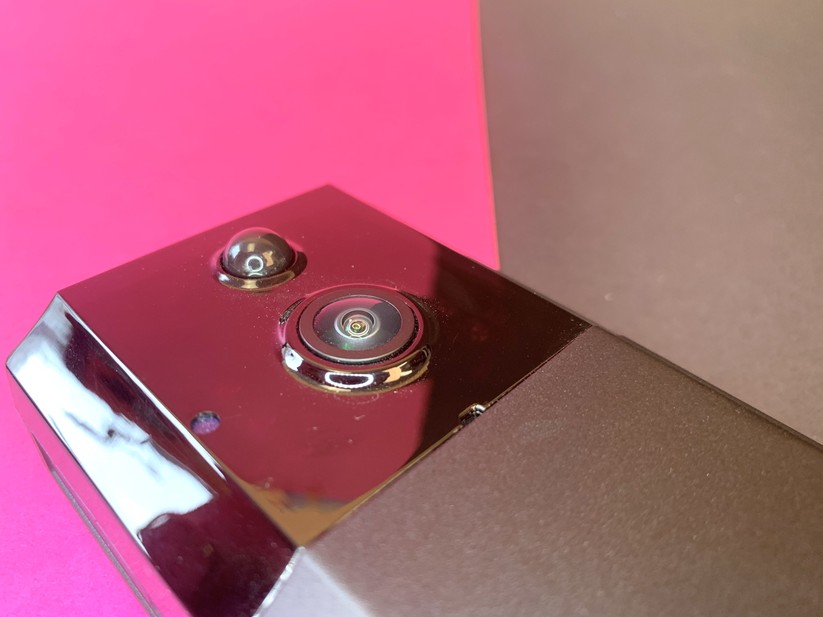 Die ACME Doorbell bietet Kamera, Mikrofon, Lautsprecher, IR-Nachtsicht und Bewegungssensor