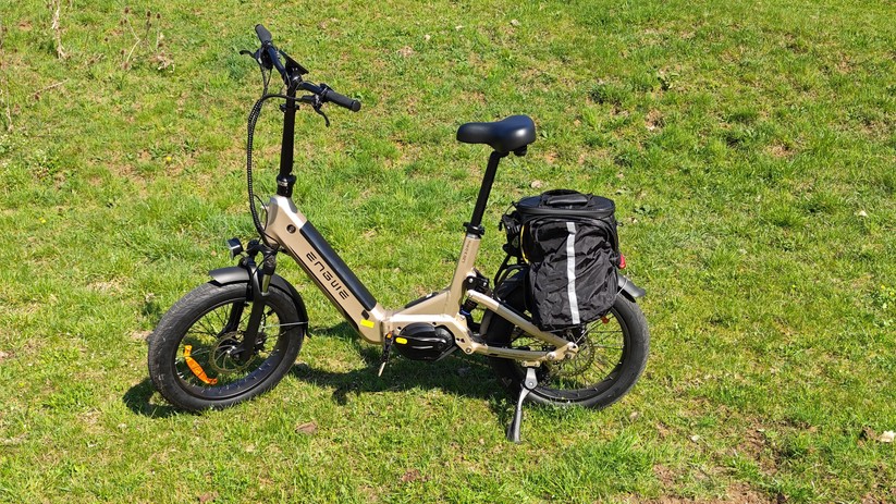  GPS-Tracker und Bewegungssensor, 20-Zoll-Reifen mit Straßenprofil