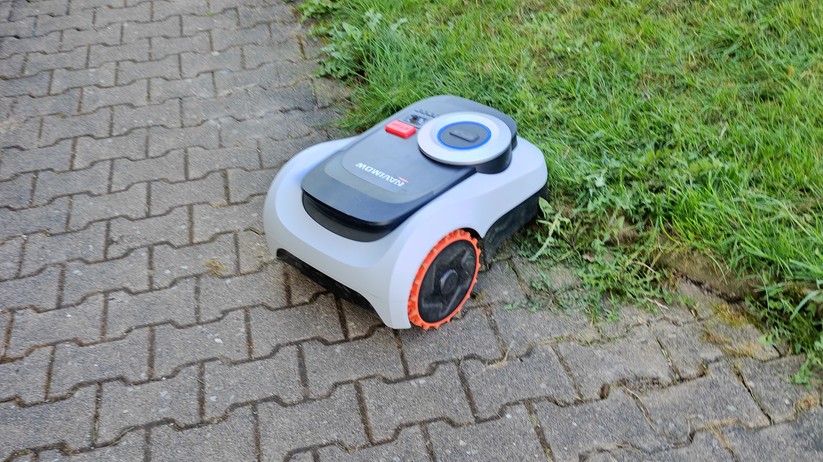 Randsteine mit einer Höhe von 4-5 cm verhindern, dass der Navimow i208 abgelegene Zonen erreicht.