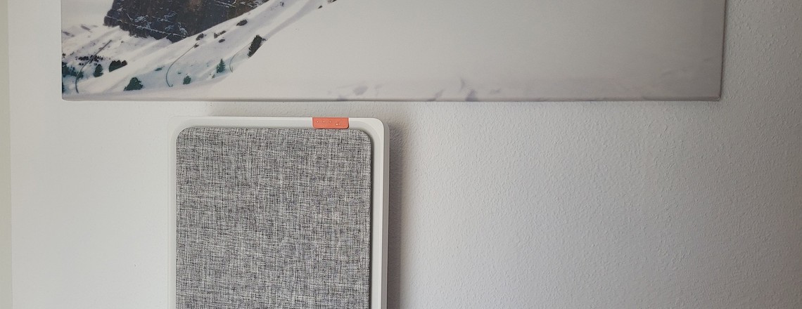 Den Smartmi Luftreiniger E1 können Anwender aufstellen oder an die Wand hängen. Eine Fernbedienung ist per Smartmi-App, Apple Home, Amazon Alexa und Google Assistant möglich.