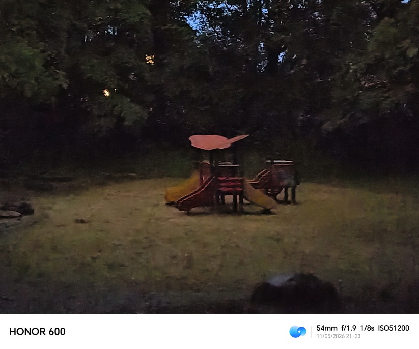  Hauptkamera bei Nacht mit 2x Zoom