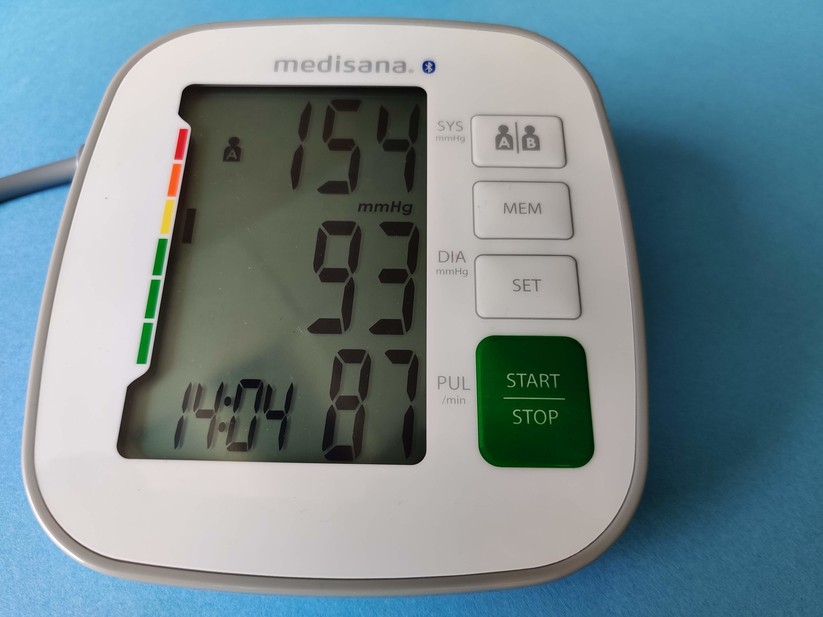 Geräte wie das Medisana BU 540 Connect zeigen übersichtlich Systole und Diastole an. 