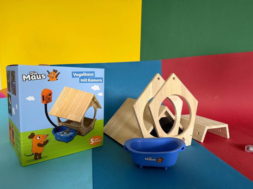 Maus Vogelhaus in Einzelteilen