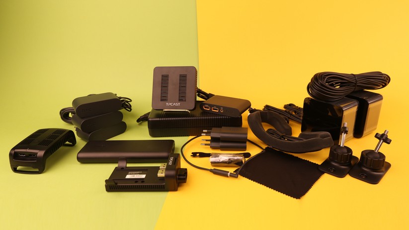 Für kabellosen Vive-Genuss kommt einiges an Hardware zusammen. PC, Brille und Controller fehlen sogar noch auf dem Foto.