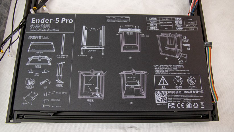 Ender 5 Pro: Die Aufbauanleitung ist auf dem Gehäuse aufgedruckt.