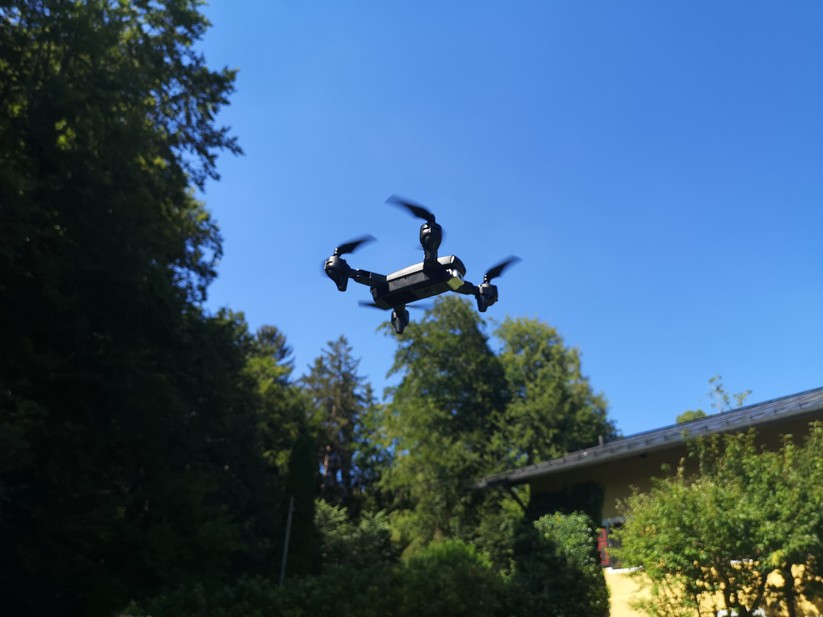 Hier eine Einsteiger-Drohne von Simulus.